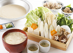 Mizutaki(Charcoal grilled chicken hot pot) with Special collagen soup 　For one person￥2500