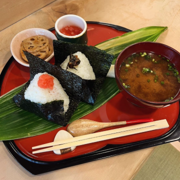 Omusubi set, 2 pieces, 1,000 yen.